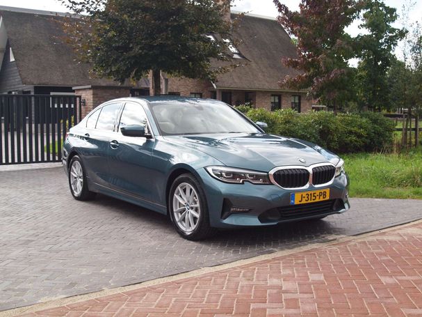 BMW 330 215 kW image number 1