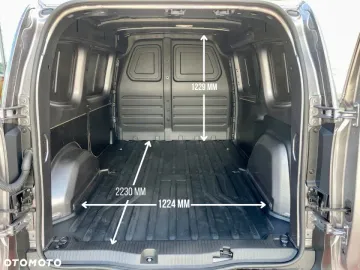 Car image 32