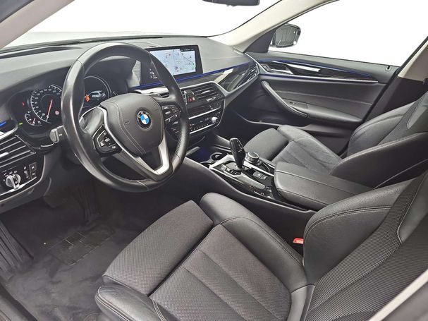 BMW 520i Touring Sport Line 135 kW image number 34