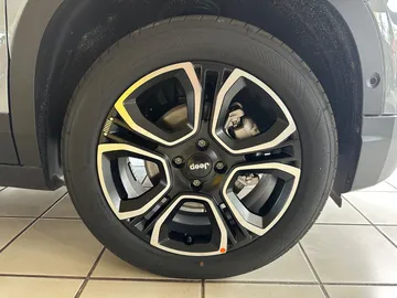 Car image 26