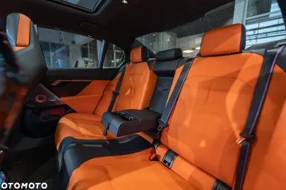 Car image 40