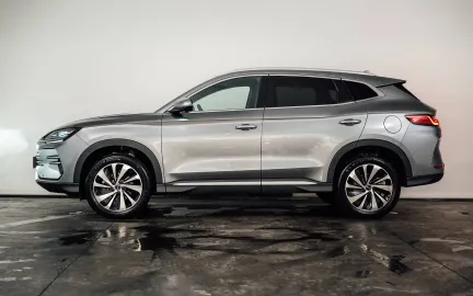 Car image 4