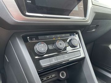 Car image 38