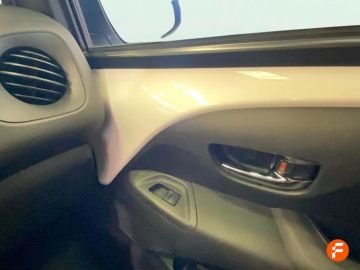 Car image 37