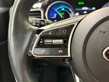 Car image 32