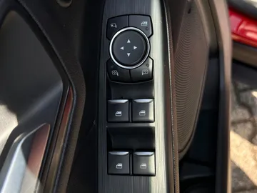 Car image 32