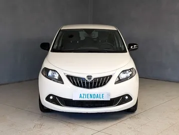 Car image 2
