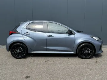 Car image 3