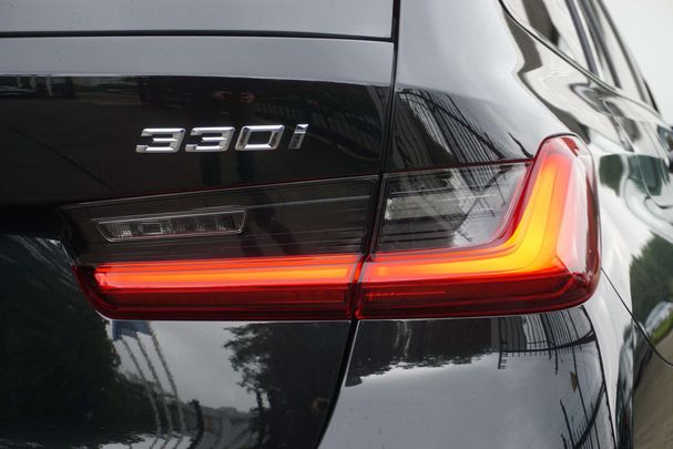 BMW 330i Touring 180 kW image number 23