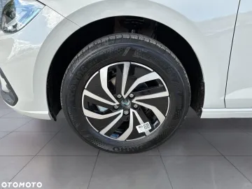Car image 28