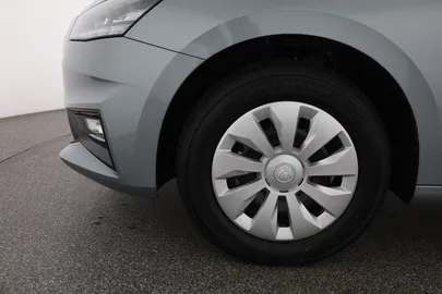 Car image 30