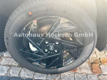 Car image 25