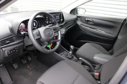 Car image 12