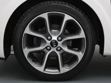 Car image 29