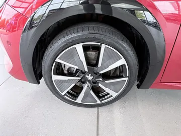 Car image 30