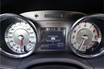 Car image 32