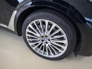 Car image 35