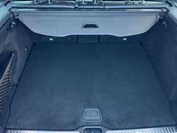 Car image 32