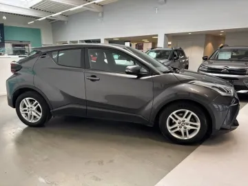 Car image 5