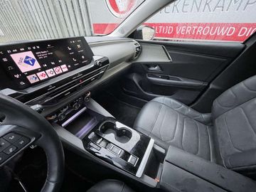 Car image 30