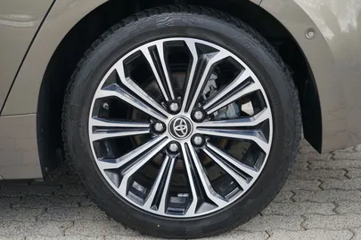 Car image 28