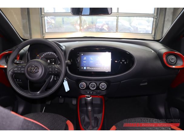 Toyota Aygo X 1.0 VVT-i 53 kW image number 8