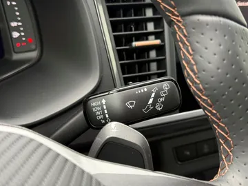 Car image 32