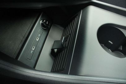 Car image 27