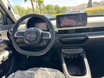 Car image 18