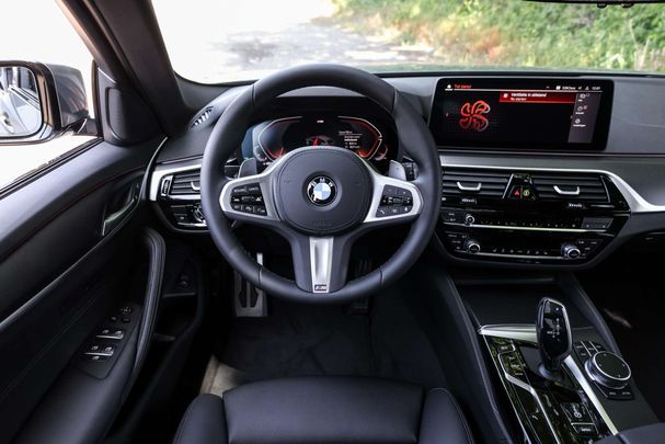 BMW 520i Touring 135 kW image number 3