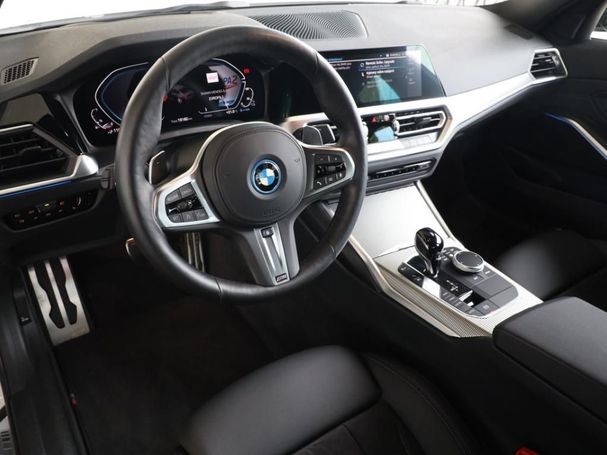 BMW 330 e xDrive 215 kW image number 4