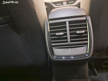 Car image 32