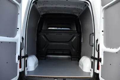 Car image 33
