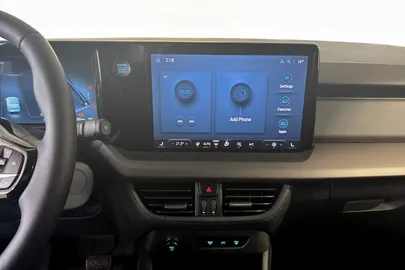 Car image 4