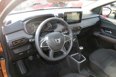 Car image 9