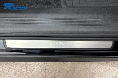 Car image 28