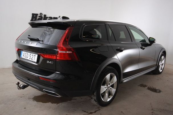 Volvo V60 Cross Country B4 AWD Momentum 146 kW image number 2