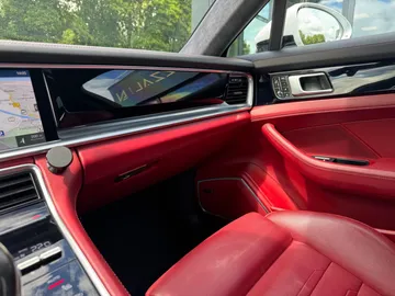 Car image 30