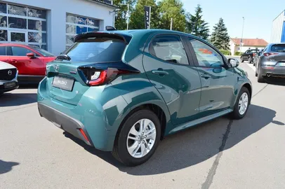 Car image 5
