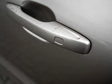 Car image 33