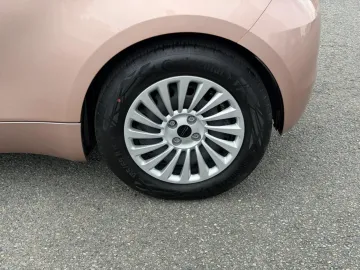 Car image 22