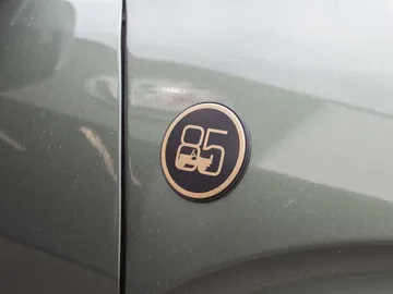 Car image 24