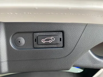 Car image 48