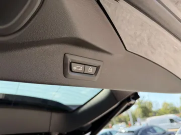 Car image 40