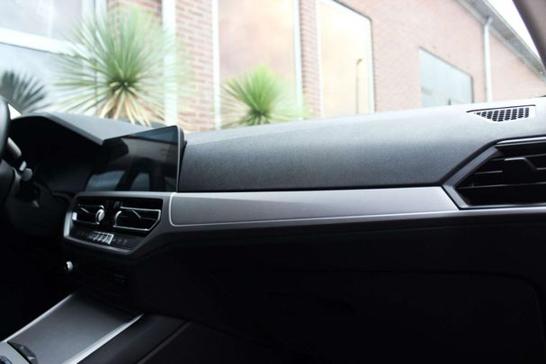 BMW 320i Touring 135 kW image number 26