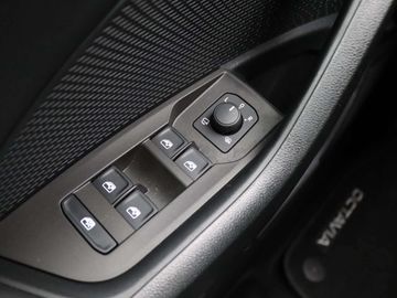 Car image 36