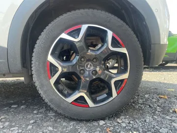 Car image 27