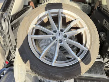 Car image 28