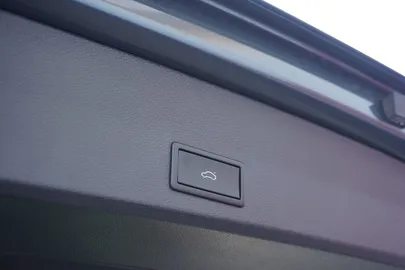 Car image 47