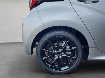 Car image 27